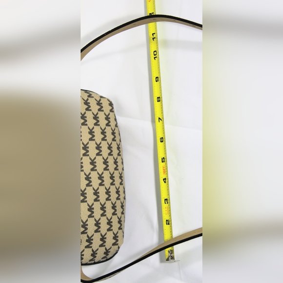 Michael Kors logo Belt bag, SM. EUC - Picture 13 of 16